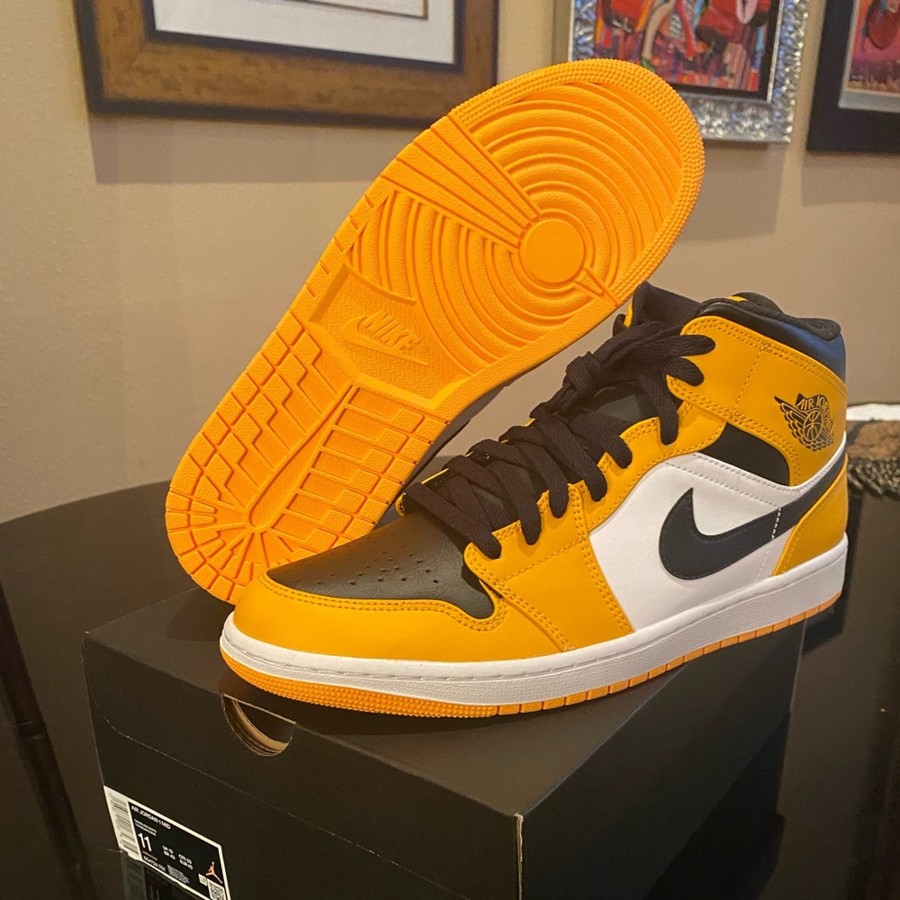 Size 11 — Nike Air Jordan 1 Mid “Taxi / Reverse Yellow Toe” 554724-701 New